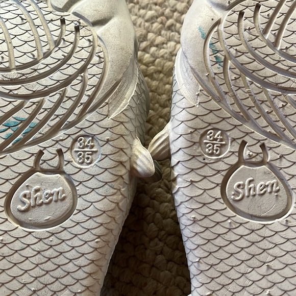 Koi Slippers - Picture 5 of 9